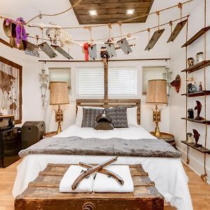 Deluxe Queen Studio